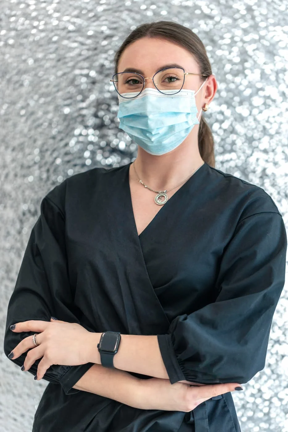 portrait-young-female-dentist-mask-dentistry-concept-dental-treatment